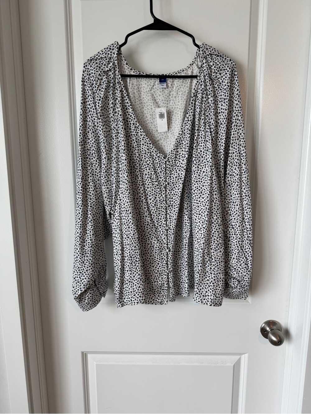 Old Navy Navy and White Printed V-Neck Blouse